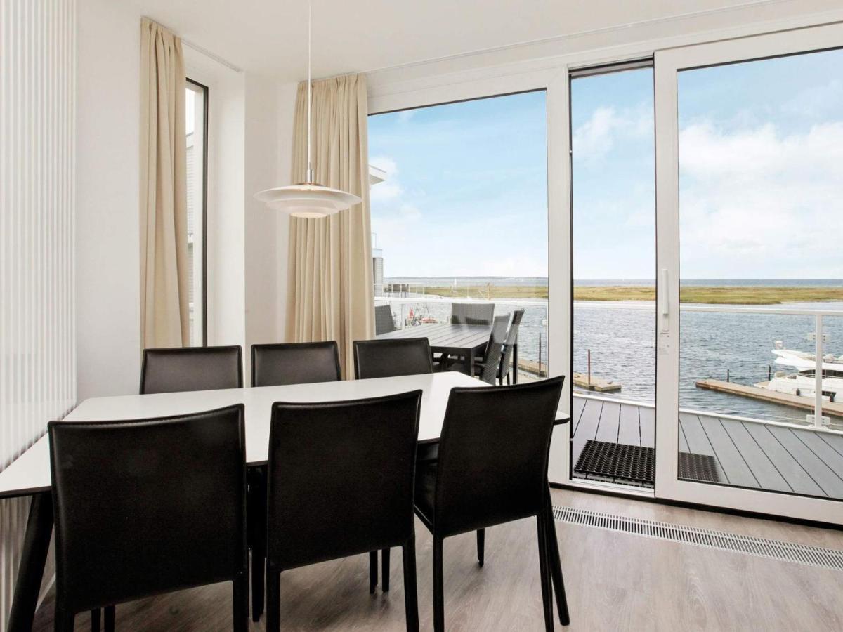 Apartment 8 Person In *